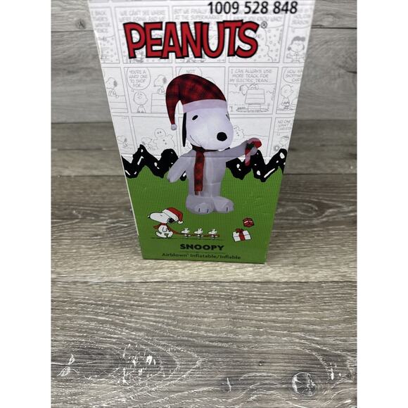 Snoopy Peanuts Christmas Self Inflatable 3.5' Tall LED Gemmy Santa Toy Sack - Picture 3 of 6